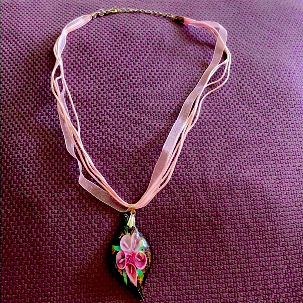 3D Glass artisan 2in pndt 16-18in necklace